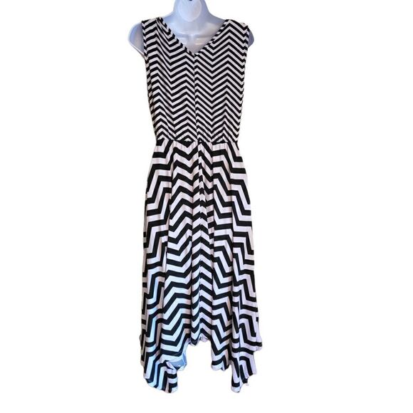 Women's size m/L stretchy Chevron high low dress sleeveless v-neck black white - Picture 2 of 13